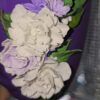 💜 Фиолетовая чашка с белыми пионами и стразами 💜 Погрузитесь в атмосферу нежности и изысканности с этой невероятно красивой чашкой фиолетового цвета. Она украшена пышными белыми пионами, выполненными вручную из полимерной глины — каждый лепесток будто дышит живой красотой. Изысканности добавляют сияющие стразы, которые утончённо переливаются при свете, делая эту чашку настоящим украшением любого чаепития. 🖐️ Полностью ручная работа 🌸 Лепка: белые пионы из полимерной глины 💎 Украшена стразами 📏 Объём: 350 мл 🎁 Эксклюзивный экземпляр, в наличии Такой аксессуар — не просто посуда, а маленькое произведение искусства, которое подчеркнёт вашу индивидуальность или станет незабываемым подарком для особенного человека.